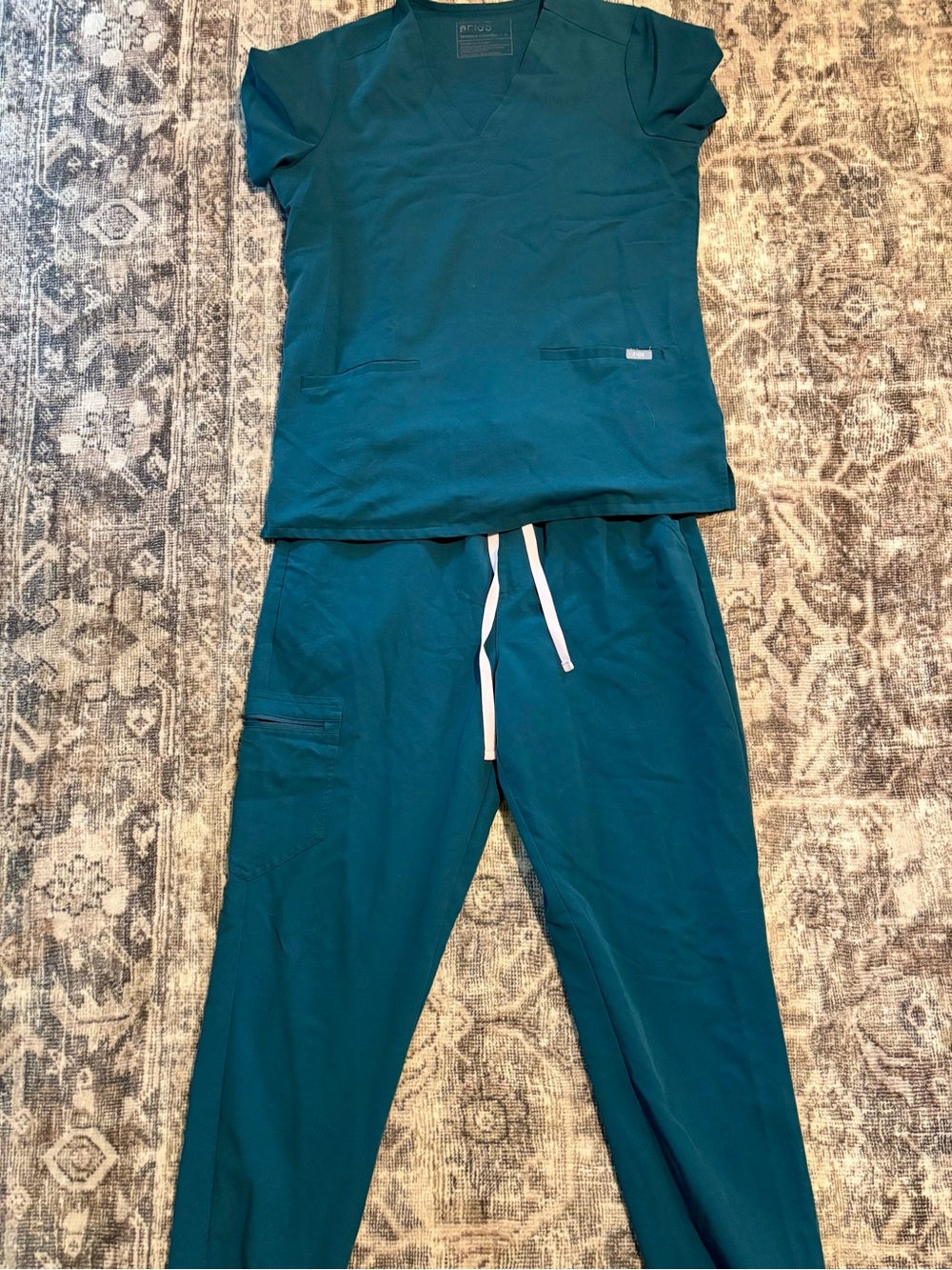 Figs Women's Teal V-Neck Jogger Scrub Set